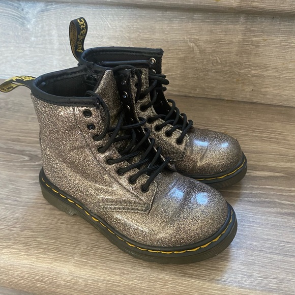 Dr. Martens Kids Glitter Boots - Metallic Gray - Picture 2 of 8